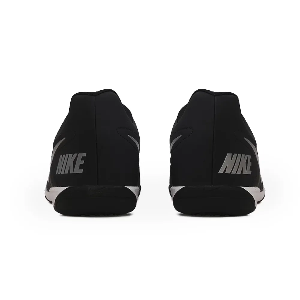 Detalhe da sola e design da chuteira Nike Beco 2 preta para futsal